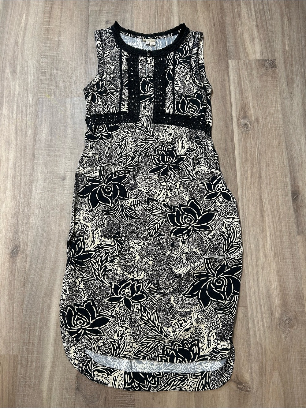 HOLDING HORSES Black & White Floral Midi Dress